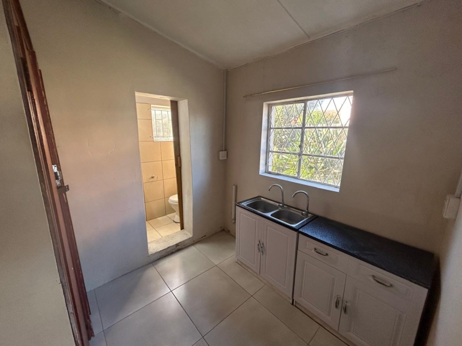 To Let 1 Bedroom Property for Rent in Amalinda Eastern Cape